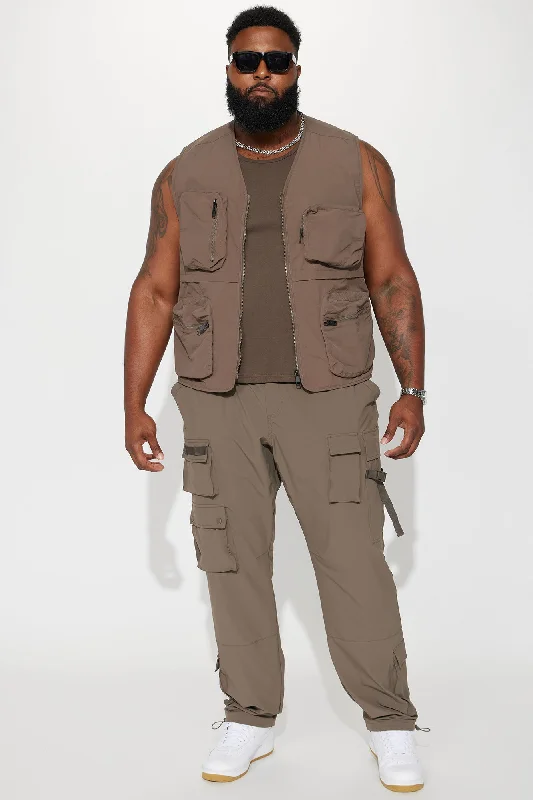 Our Moment Utility Nylon Cargo Vest - Brown