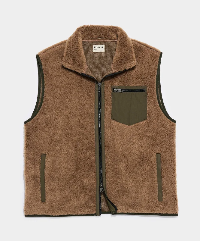 Solid Adirondack Fleece Vest in Camel